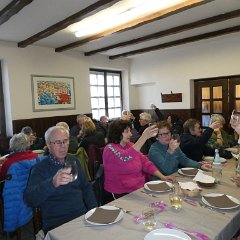 P1180482   Un Cin-cin alla  Vecchia Locanda al Torcolo . Ore 13.40 .
